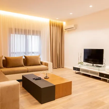 Daire Grand Family -free Parking- Tiran